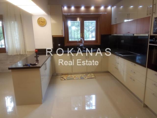 (For Rent) Residential Maisonette || Athens North/Kifissia - 400 Sq.m, 5 Bedrooms, 3.500€ 