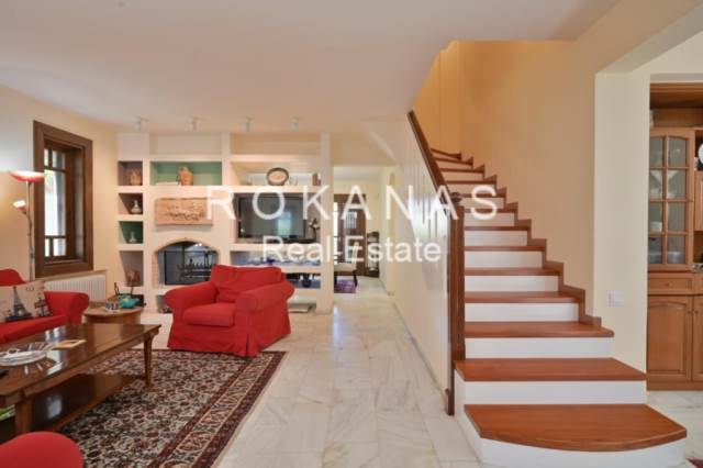 (For Sale) Residential Detached house || East Attica/Voula - 304 Sq.m, 5 Bedrooms, 1.075.000€ 