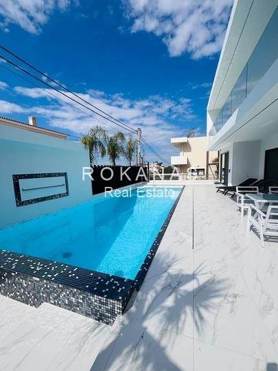 (For Sale) Residential Detached house || East Attica/Vari-Varkiza - 360 Sq.m, 3 Bedrooms, 1.800.000€ 