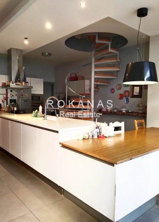 (For Sale) Residential Detached house || Piraias/Piraeus - 268 Sq.m, 4 Bedrooms, 700.000€ 