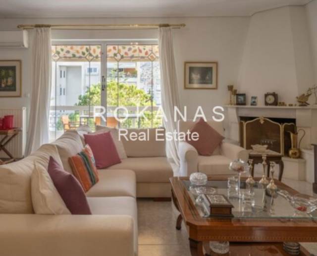 (For Sale) Residential Floor Apartment || Athens South/Glyfada - 130 Sq.m, 3 Bedrooms, 595.000€ 