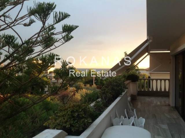 (For Sale) Residential Floor Apartment || East Attica/Voula - 160 Sq.m, 3 Bedrooms, 590.000€ 